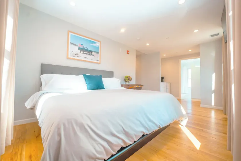 Hampton Bays Hotel On Main - Image 1