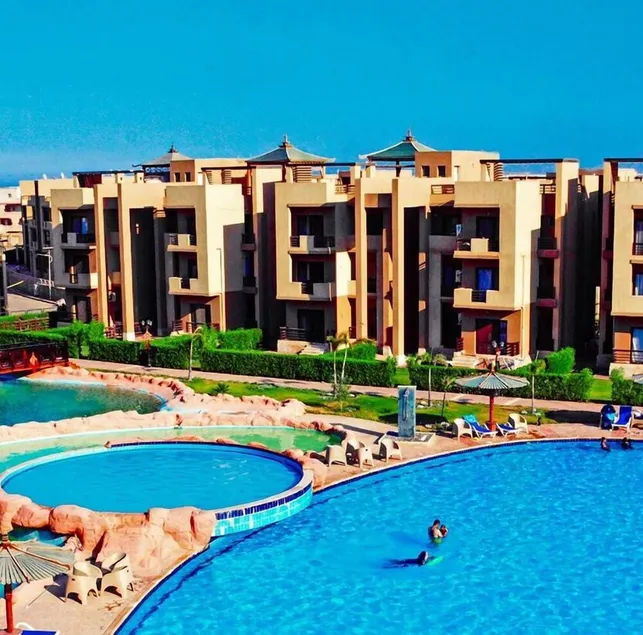 Superbe chalet au Bluebay Asian Resort - Vue sur la piscine / Réservé aux familles - Image 1