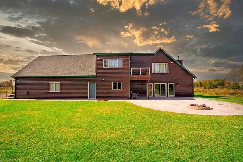 Spacious, Secluded Retreat with Rustic Charm - Image 1