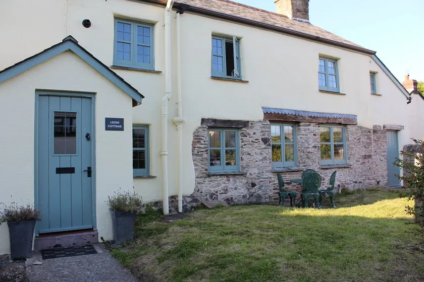 Casa de 400 años de antigüedad se encuentra en el encantador pueblo de West Down en North Devon - Image 1