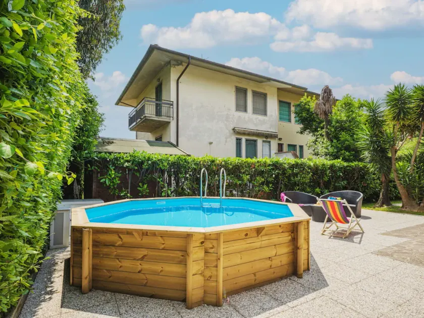 Vacation Home em Pietrasanta com 4 quartos e capacidade para 8 pessoas - Image 1