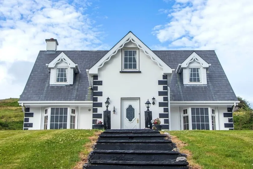 3 bedroom house on a farm , situated on the Beara Way walking trail. - Image 1