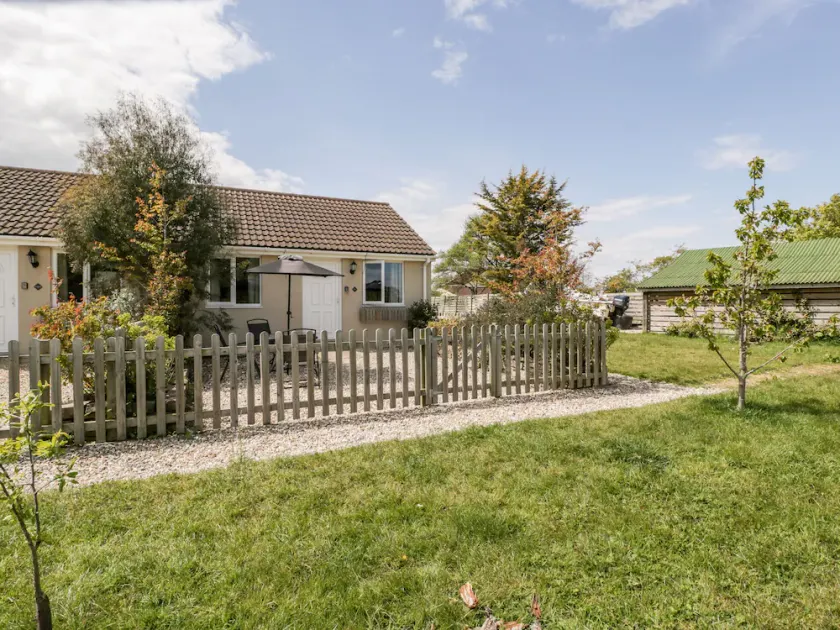 TEAL, pet friendly, with a garden in Highbridge - Image 1
