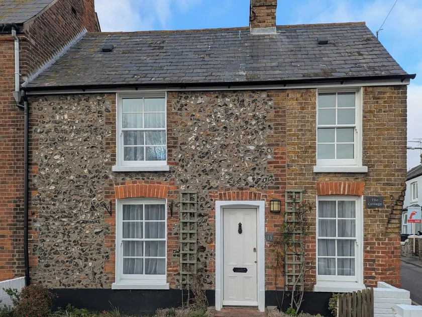 2 bedroom accommodation in Broadstairs - Image 1