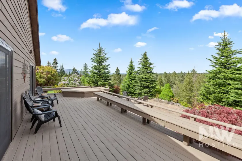 Luxury Home—Fireplaces, Hot Tub, Fire Pit, Soaking Tub & Stunning Views for Ultimate Relaxation! - Image 1