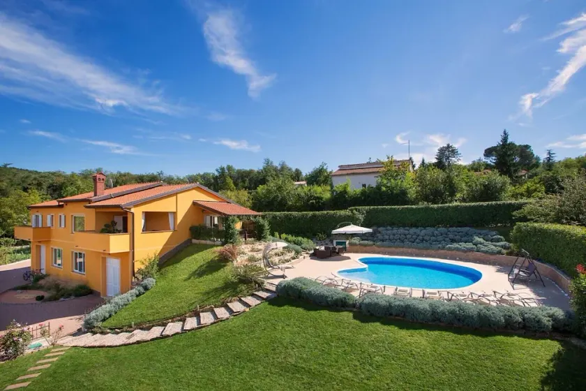 Large outdoor with privacy, Heated pool 60m2 , Gamesroom ,Wellness, Garden - Image 1
