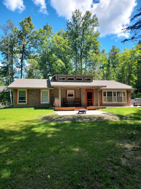 Comfortable 3 bedroom cape cod style home - Image 1