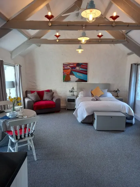 Stylish B & B studio with parking 3 miles from St Ives - Image 1