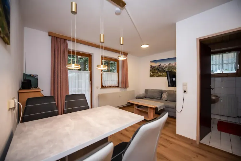 Cozy apartment with mountain view, sauna, and close to the slopes - Image 1