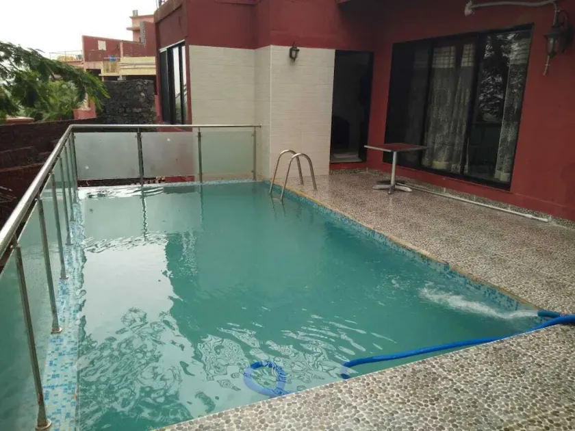 Pikasa 411, pool party villa - Image 1