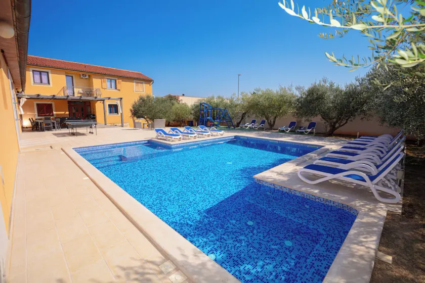 Stor og rummelig villa, 20 personer, stor 50 m2 pool, boblebad, billard, have - Image 1