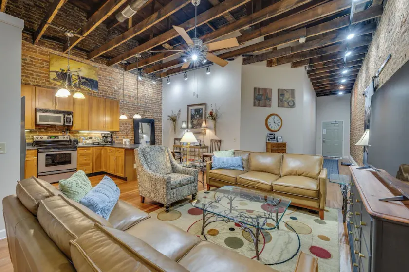 BordertownLoft:WhereVA meets TN, SleekGetaway Park - Image 1