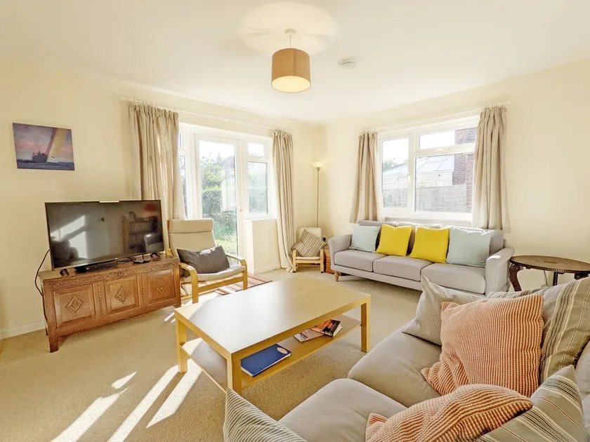 Beacon Square, Emsworth  -  a family house that sleeps 8 guests  in 3 bedrooms - Image 1