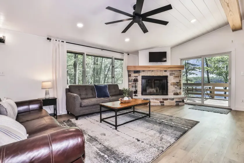 Newly Remodeled 6 bedroom on Moon Lake! - Image 1