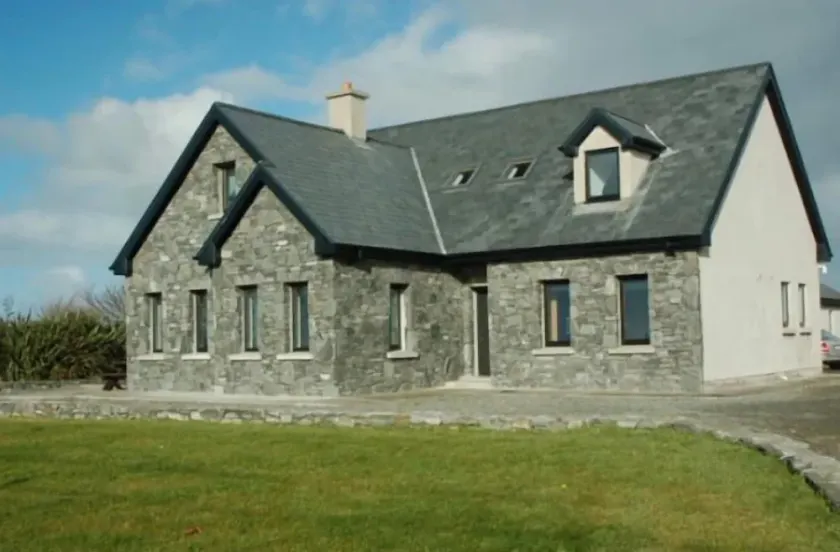 Stunning House 5 min walk from Omey strand - sleeps 8 guests  in 4 bedrooms - Image 1