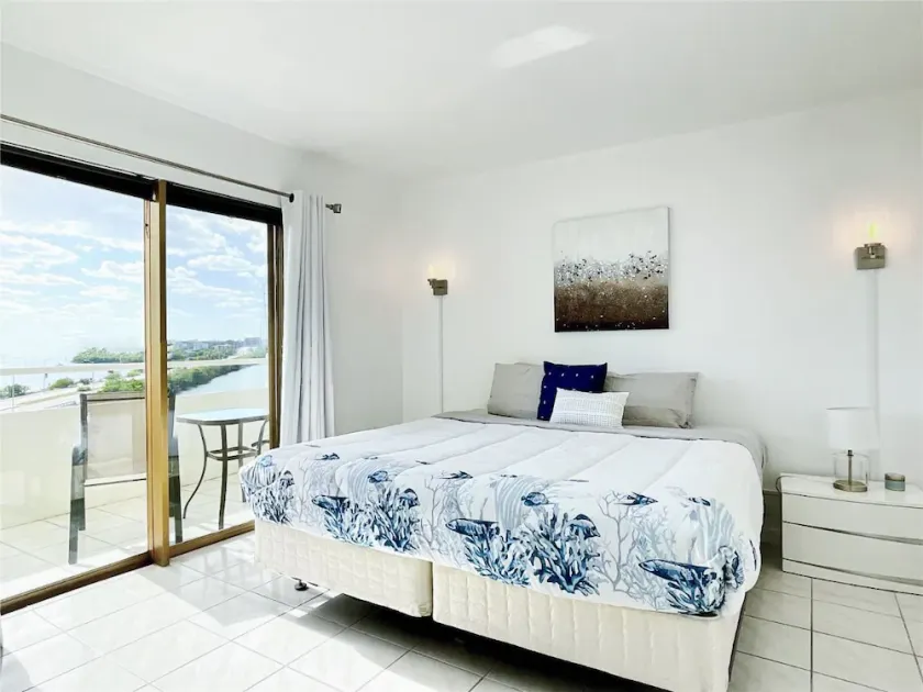 Appartement en bord de baie avec une vue magnifique. - Image 1