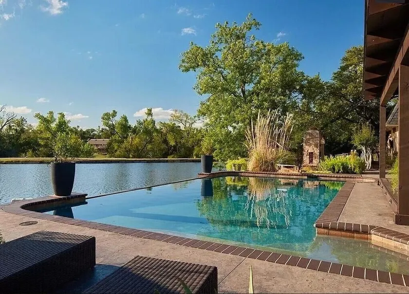 WATERFRONT 🎣 | INFINITY SALTWATER POOL 🏊 | HOT TUB | LAKEFRONT | LAKE HEFNER | - Image 1