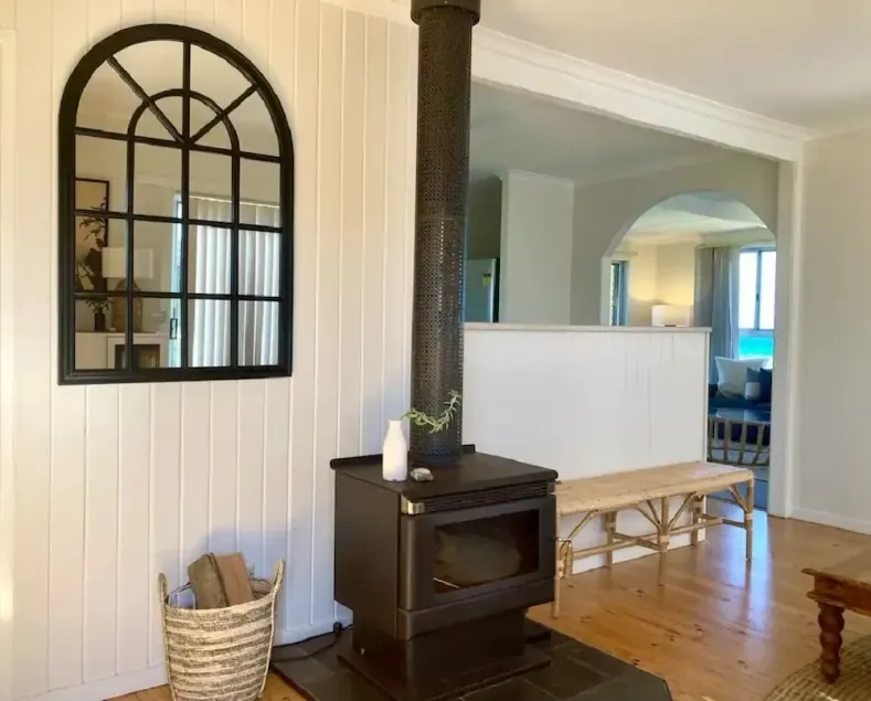 Ocean view cottage 5 minute walk from beach! - Image 1