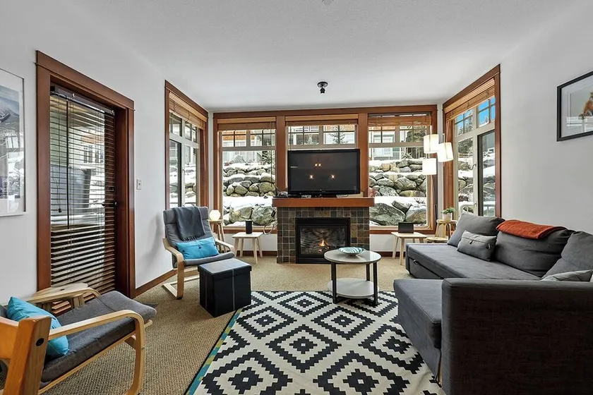 Settler's Crossing #56 ski-in ski-out condo with private hot tub - Image 1
