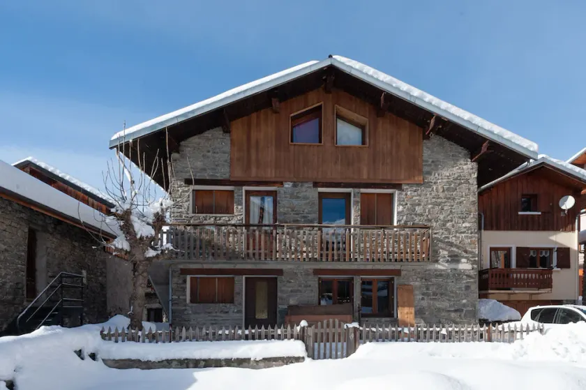 Chalet dans les 3 vallées, lumineux,  plein sud .\n4 chambres \n3 salles de bain - Image 1