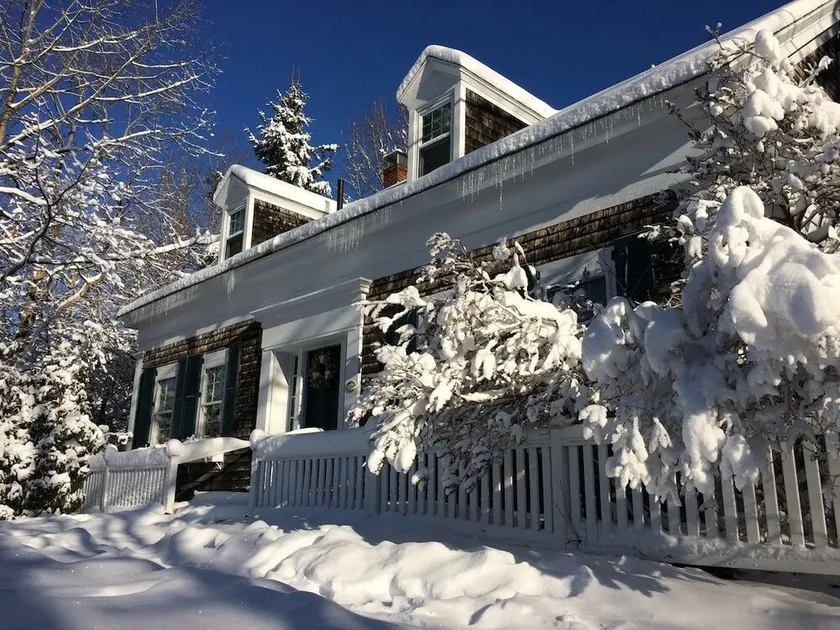 Coach Stop Inn - Image 1