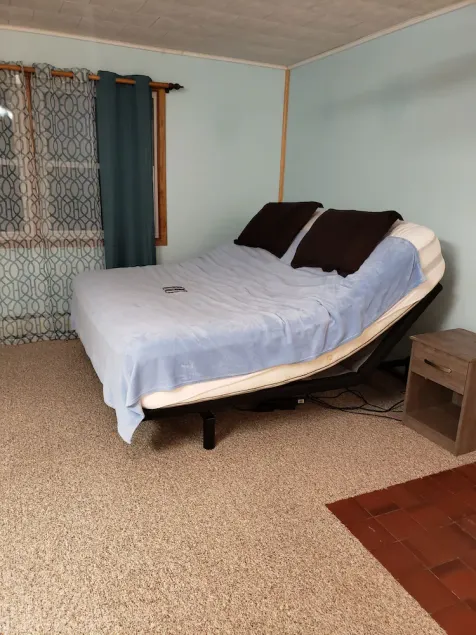 Quiet 3 bedroom home with fire pit - Image 1