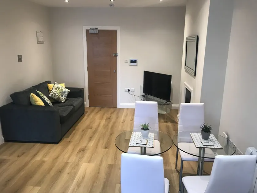 Heart of Henley 1 & 2 Bedroom Apartments - Image 1