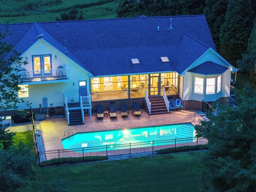 Waterfront retreat w/pool, dock & fire pit in Urbanna. BRING YOUR BOAT! - Image 1