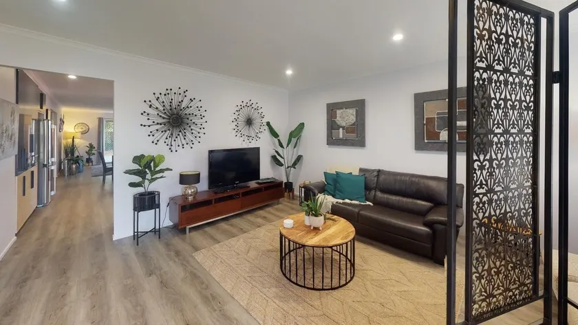 'LA MAISON' STUNNING 4 BEDROOM HOME - Image 1
