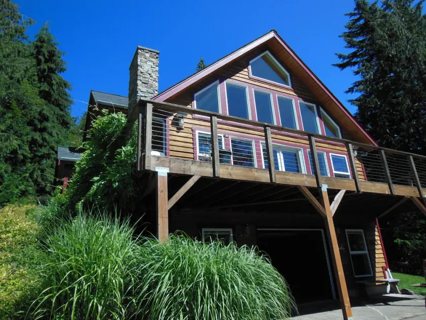 Lakehouse Getaway For Fun In The Sun - Image 1
