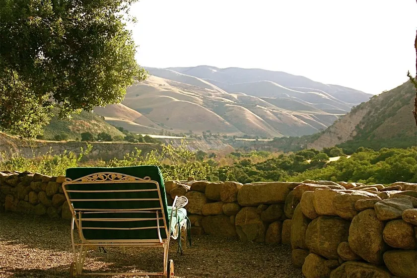 Stunning wine country estate with pool, vineyard, expansive vistas & more - Image 1