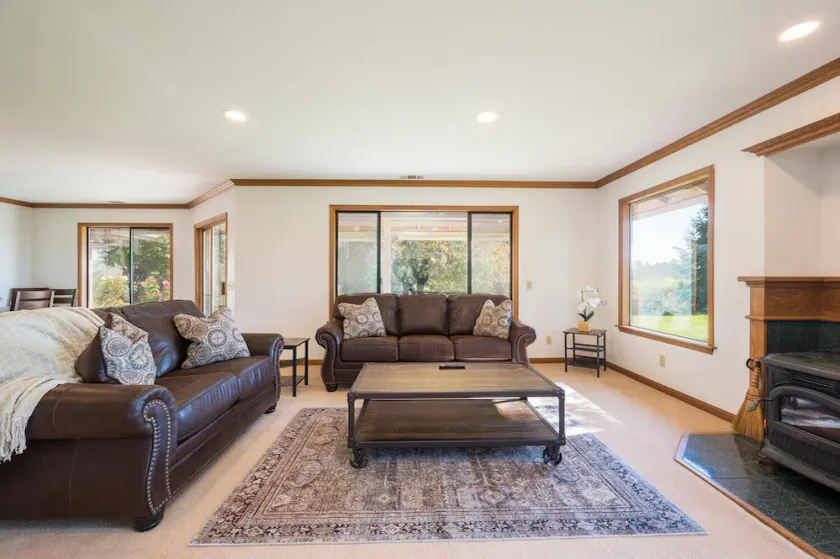 Twin Fawn Estate - Nestled in 160 acres of Rolling Hills & Cabernet Grape Vines - Image 1