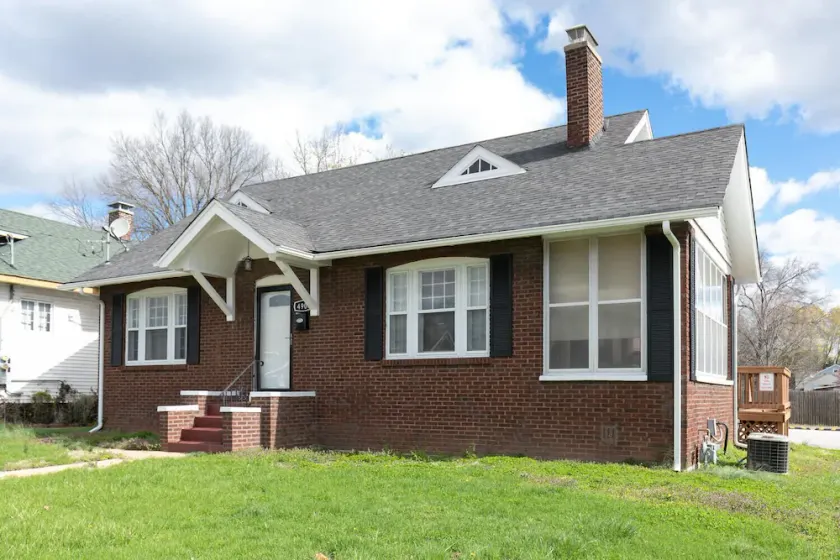 Cheerful 4 Bedroom House - Image 1