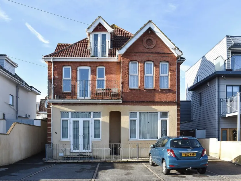 2 bedroom accommodation in Southbourne, Bournemouth - Image 1