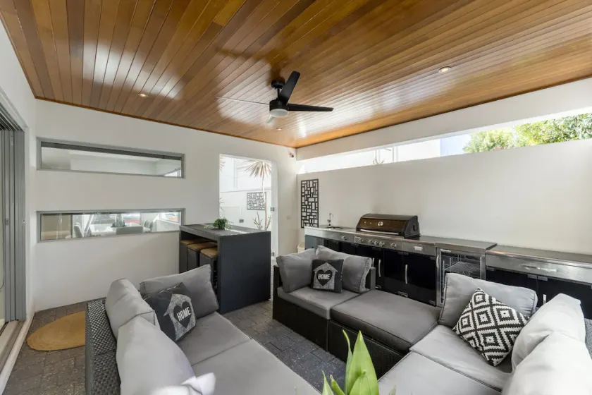 Ultra Stylish Fremantle Area - Image 1