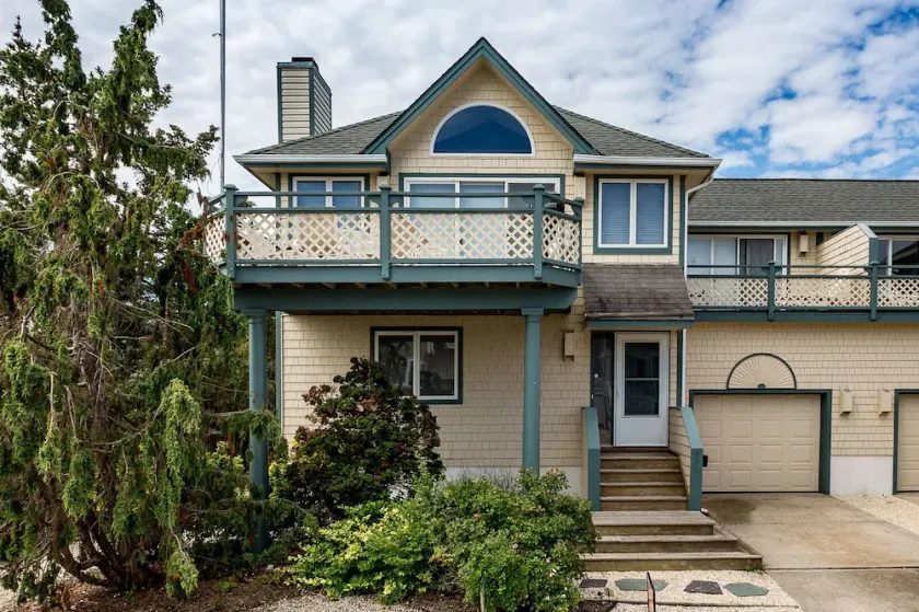 Your vacation starts at this beautiful and spacious 5 bedroom, 3.5 bath seashore retreat with bay views from the decks. - Image 1