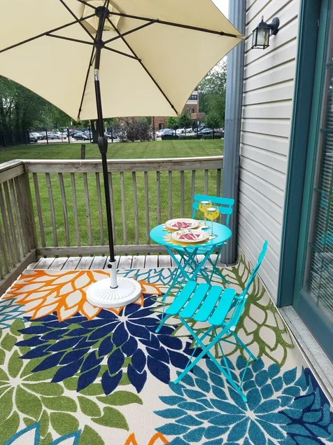 Cozy 1-2 BR APT w/fireplace & Patio/Deck - Image 1