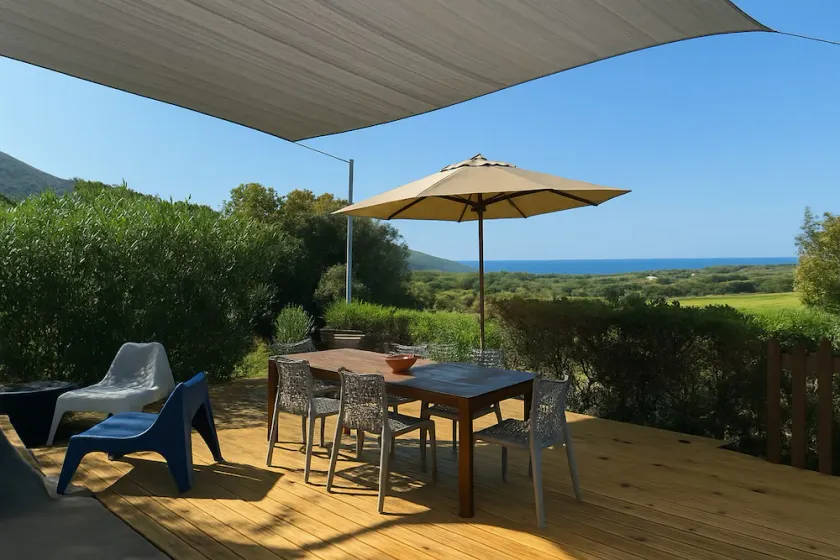 Apartment in the maquis facing the sea, 5mm from the beach and shops - Image 1