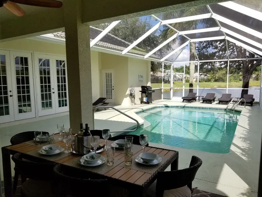 MODERN 4BDR VILLA, UTSIKT ÖVEN, VARMT SALTVATTPOOL, STÄNG TILL STRAND, SE VIDEO - Image 1