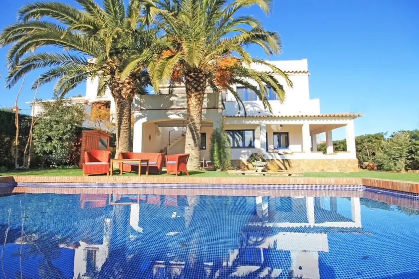 Sol: Villa med pool 300m från stranden - Image 1