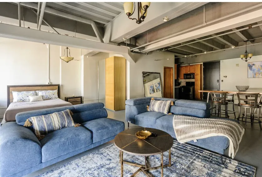 Lovely Condo in Downtown LA w/ Great Views & Pool - Image 1