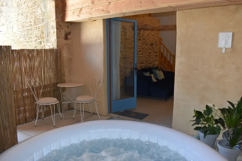 Romantic holiday home, with hot tub, near Sarlat. - Image 1