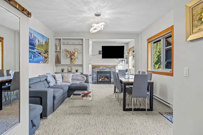 LG423 Canmore Family Home- Top Floor, A/C, Hot tub, Pool, Gym, Free parking - Image 1