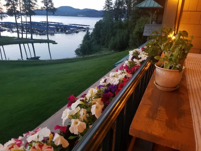Luksus Executive Condo med udsigt over søen - Image 1