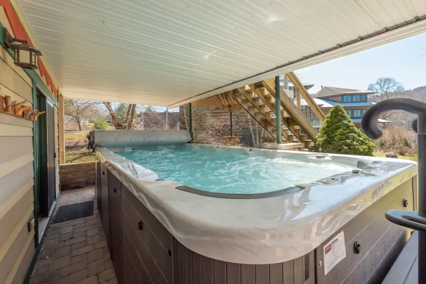 Cozy Lakefront Escape w/ Sauna, Swim Spa & Views - Image 1