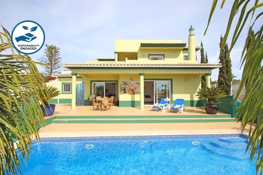 Peaceful villa with heatable pool - Image 1