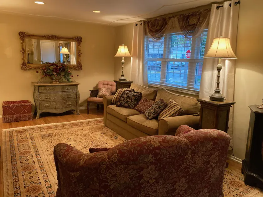 Thoughtfully decorated 3 bedroom Home in Historic Harmony - Image 1