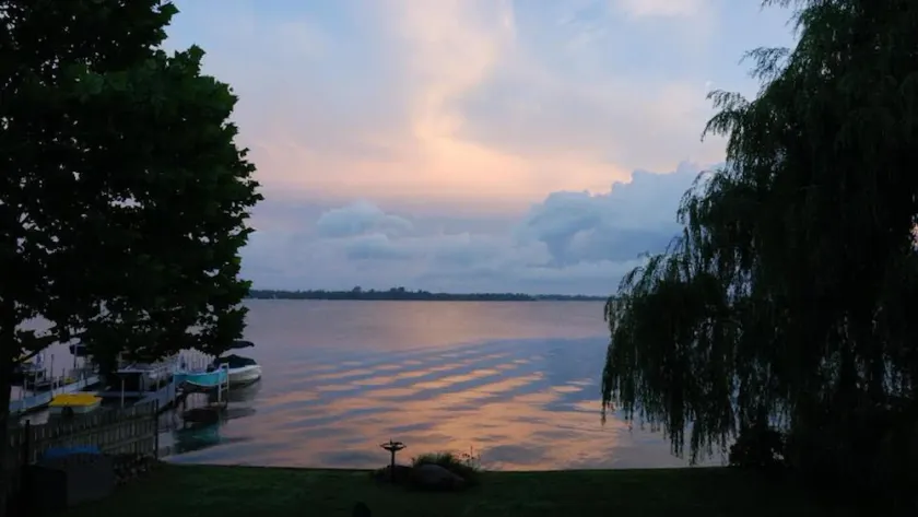 Waterfront Lake house (Sandy Pond, Ontario Lake) - Image 1