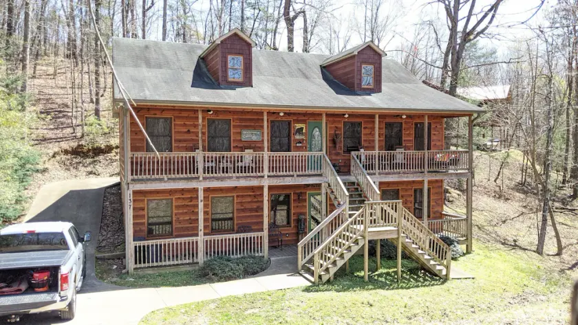 * Bear Hugs Cabin * 4BR!* Beste Preise * $ 135 Weeknights * $ 150 Weekends * Pooltable * WIFI * - Image 1