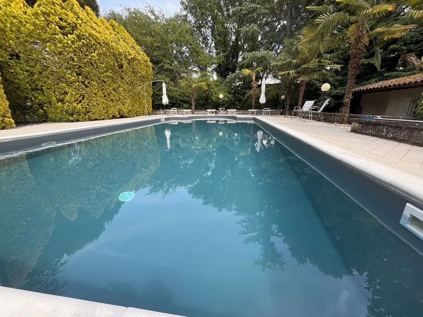 Alte Villa mit Pool und Park in absoluter Privatsphäre - Image 1